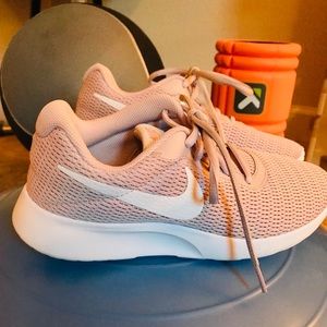 Ladies Nike cross-train shoes